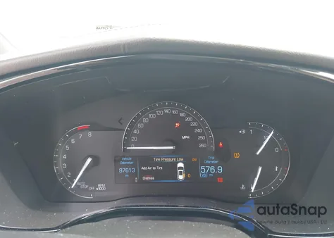 2017 Cadillac Xt5 Premium Luxury z USA, uszkodzony, nr VIN 1GYKNERS8HZ166599